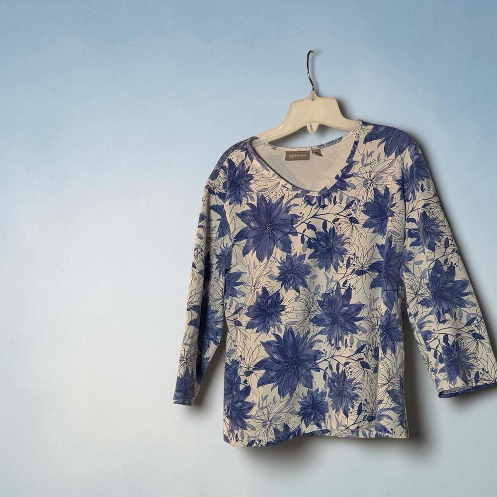 Croft & Barrow v neck top in blue and white floral print, size XL.